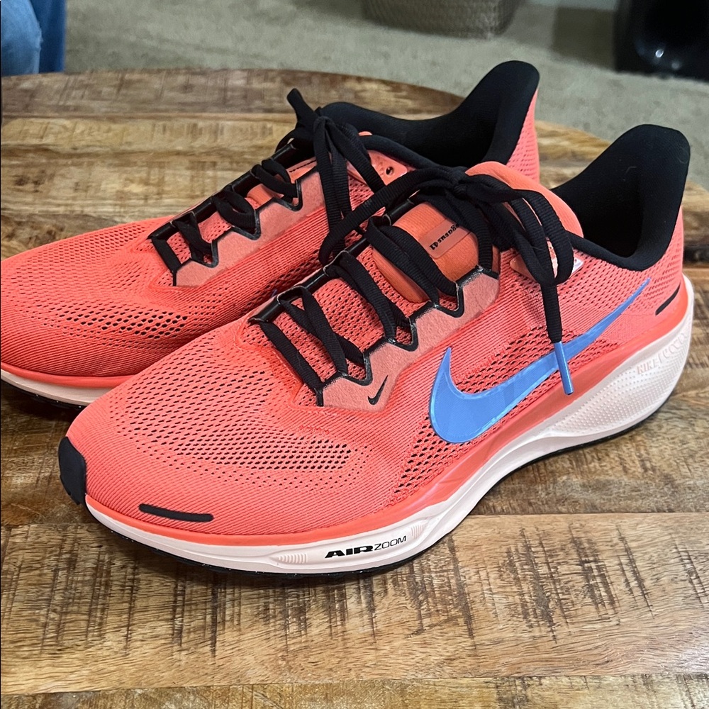 Nike Men's Coral/Blue Athletic Running Shoes